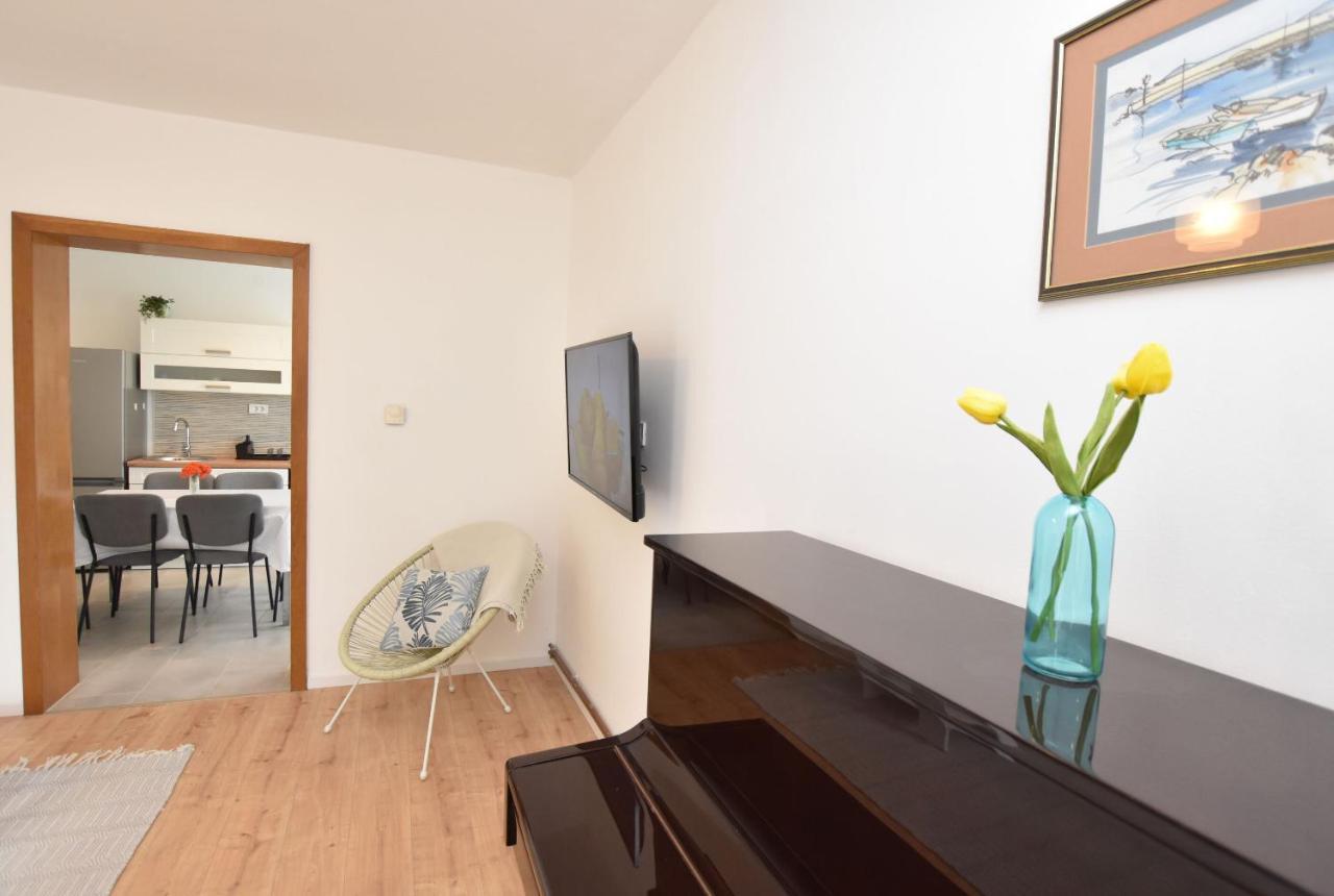 Apartments Dragica Primosten Exterior photo