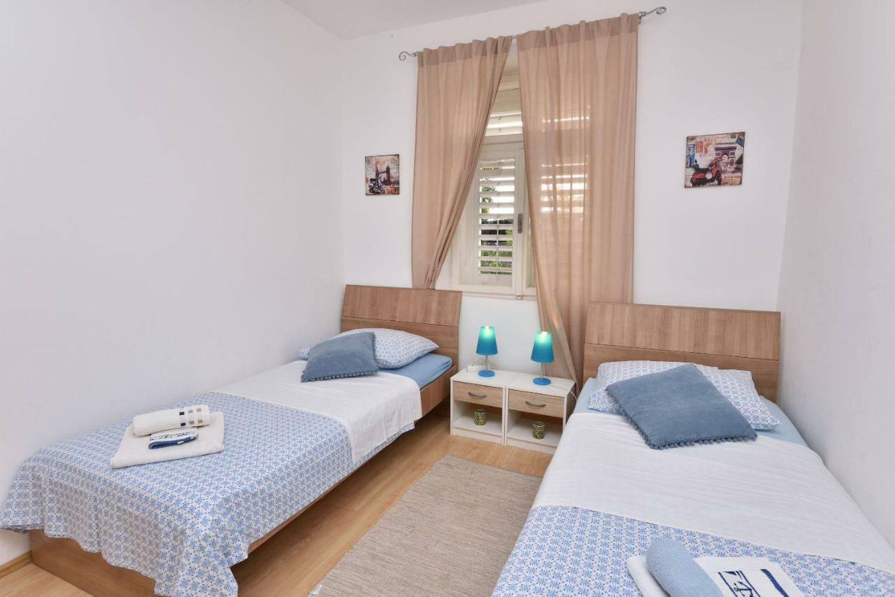 Apartments Dragica Primosten Exterior photo